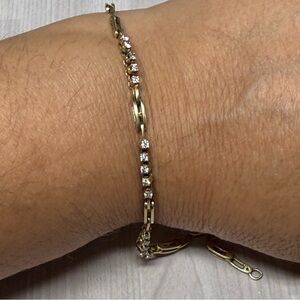14k Elegant Yellow Gold Diamond Bracelet with 15 natural diamonds.